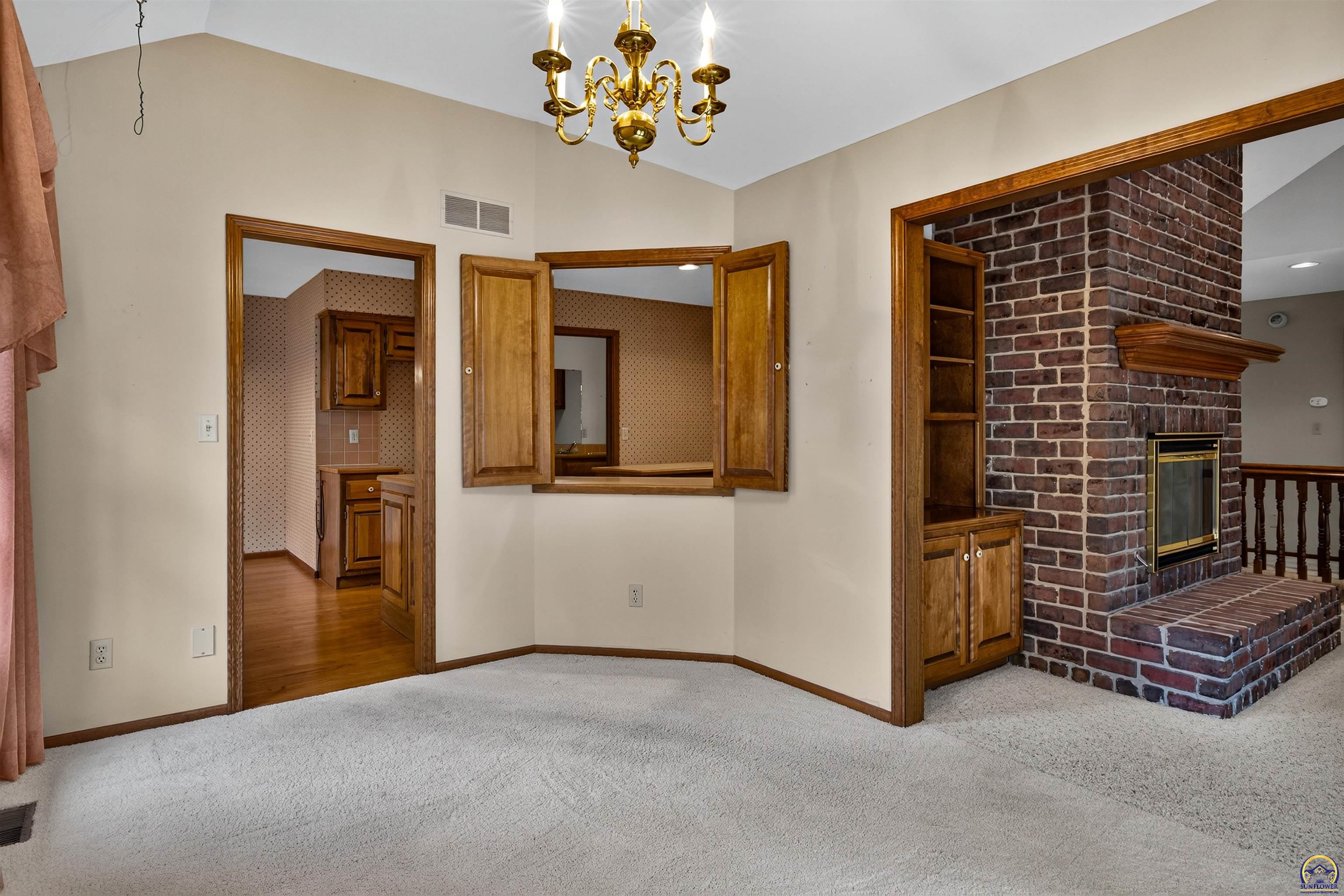 4305 Quail Pointe Road Lawrence, KS 66047 - Photo 11 of 40