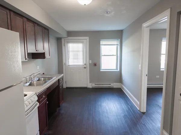 $1,250 | 113 North Hickory Street, Unit A, Joliet, IL 60435