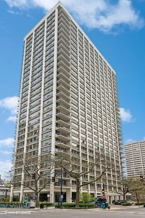 $2,350 | 88 West Schiller Street, Unit 1503L, Chicago, IL 60610