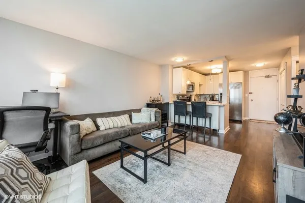 $2,350 | 88 West Schiller Street, Unit 1503L, Chicago, IL 60610