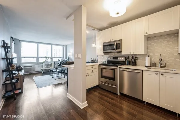 $2,350 | 88 West Schiller Street, Unit 1503L, Chicago, IL 60610