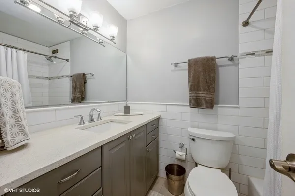 $2,350 | 88 West Schiller Street, Unit 1503L, Chicago, IL 60610