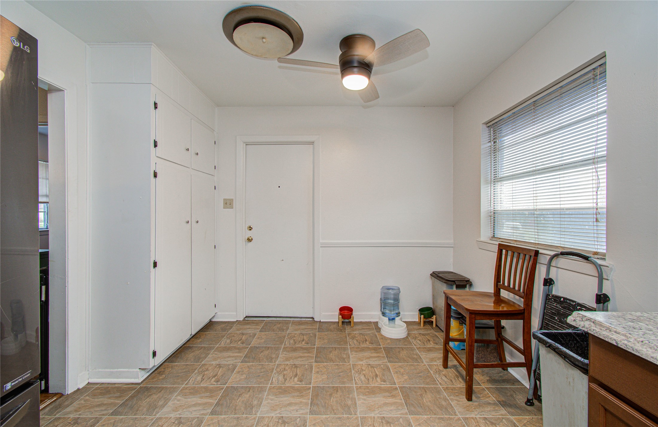 1710 West 11th Street Freeport, TX 77541 - Photo 17 of 34 a view of a workspace