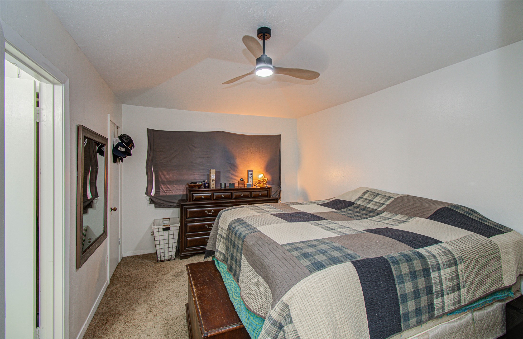 1710 West 11th Street Freeport, TX 77541 - Photo 20 of 34 a bedroom with a bed and a television