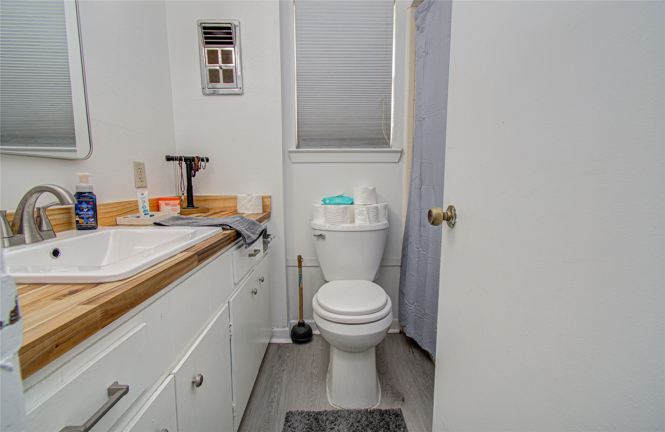 1710 West 11th Street Freeport, TX 77541 - Photo 22 of 34 a bathroom with a sink toilet and a mirror