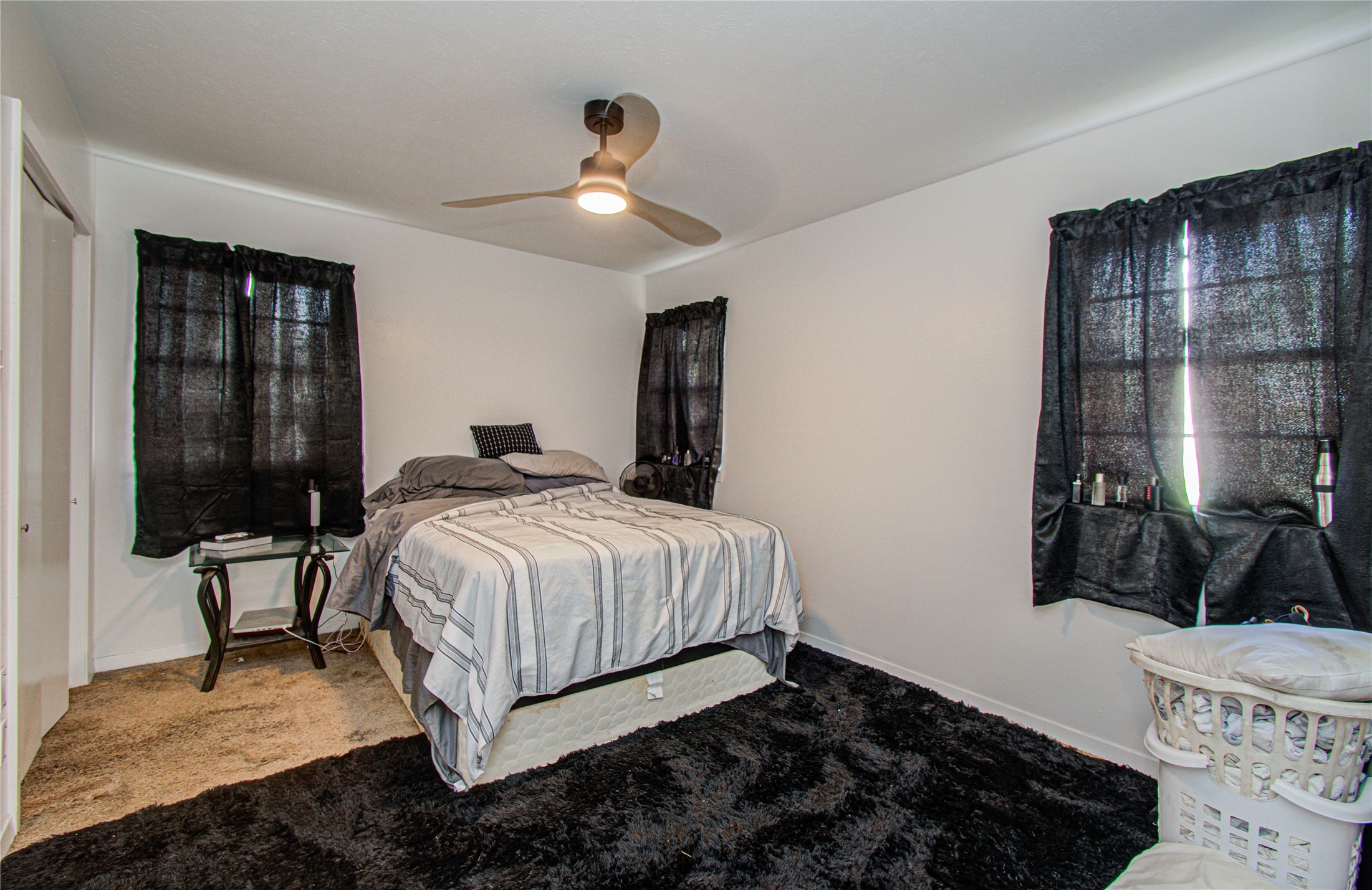 1710 West 11th Street Freeport, TX 77541 - Photo 23 of 34 a bedroom with a bed and a lamp with window