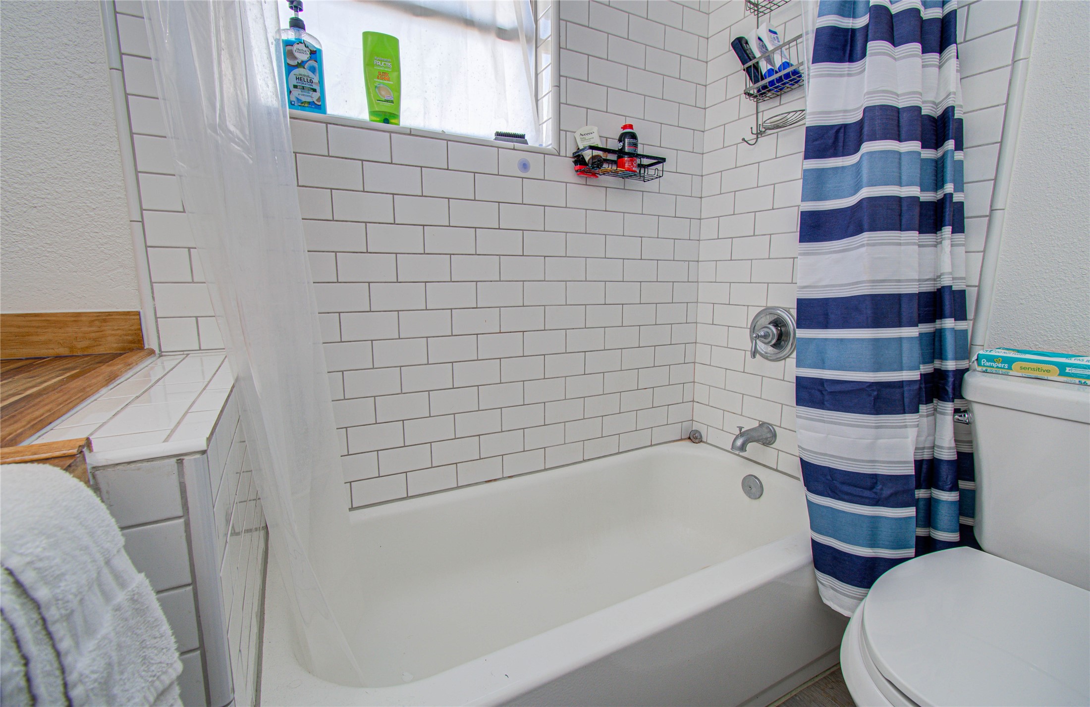 1710 West 11th Street Freeport, TX 77541 - Photo 26 of 34 a bathroom with a bathtub and toilet