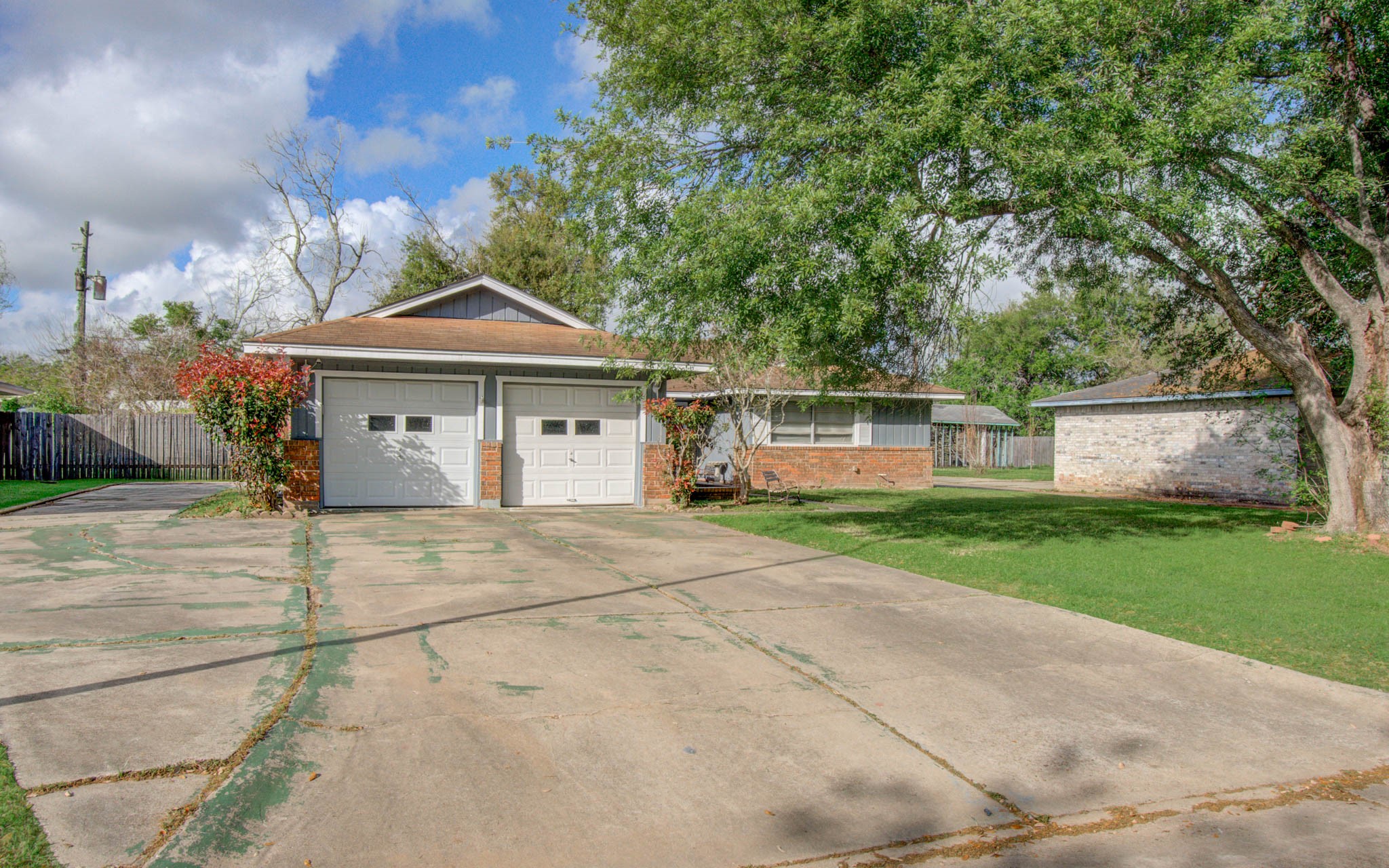 1710 West 11th Street Freeport, TX 77541 - Photo 3 of 34 a front view of a house with a garden
