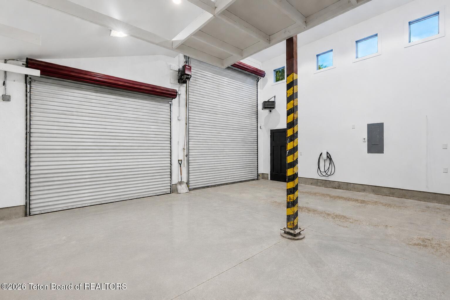 386 Spruce Street Alpine, WY 83128 - Photo 21 of 22 garage1