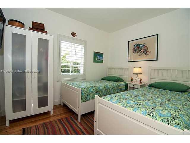 5100 La Gorce Drive Miami Beach, FL 33140 - Photo 13 of 25 a living room with couch