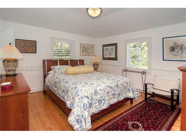 5100 La Gorce Drive Miami Beach, FL 33140 - Photo 15 of 25 a bedroom with a bed and wooden floor