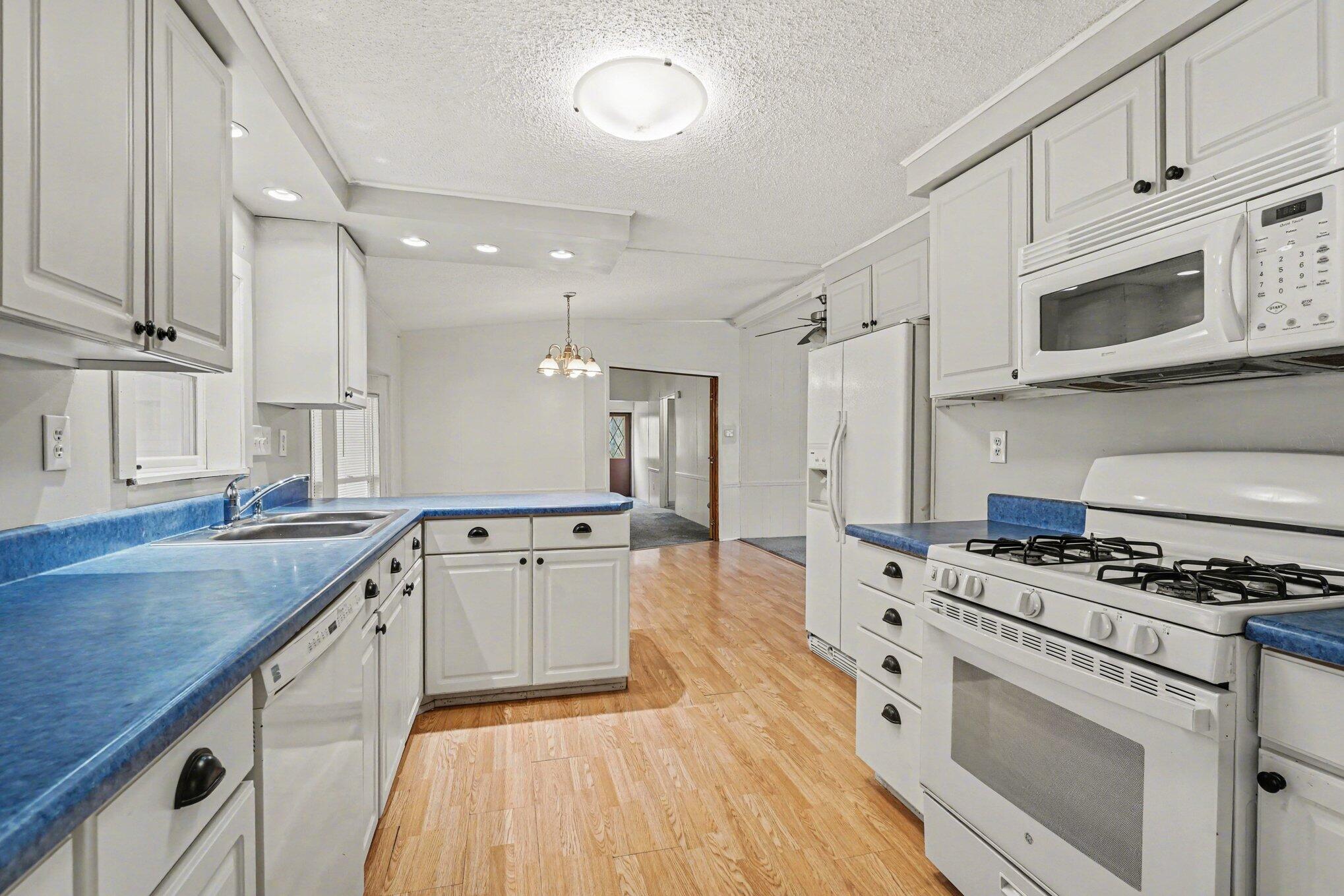 2418 Lincoln Road Allegan, MI 49010 - Photo 13 of 26 013_file_6578