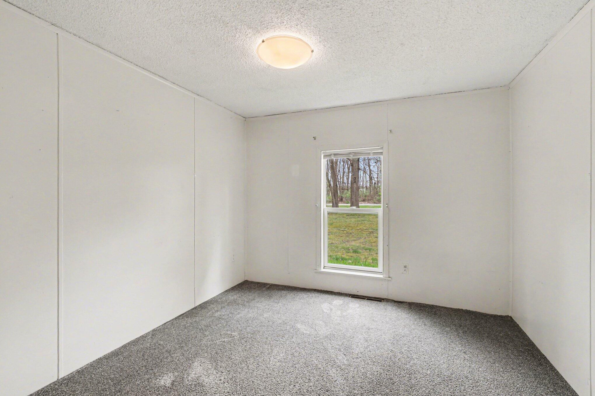 2418 Lincoln Road Allegan, MI 49010 - Photo 15 of 26 015_file_8295