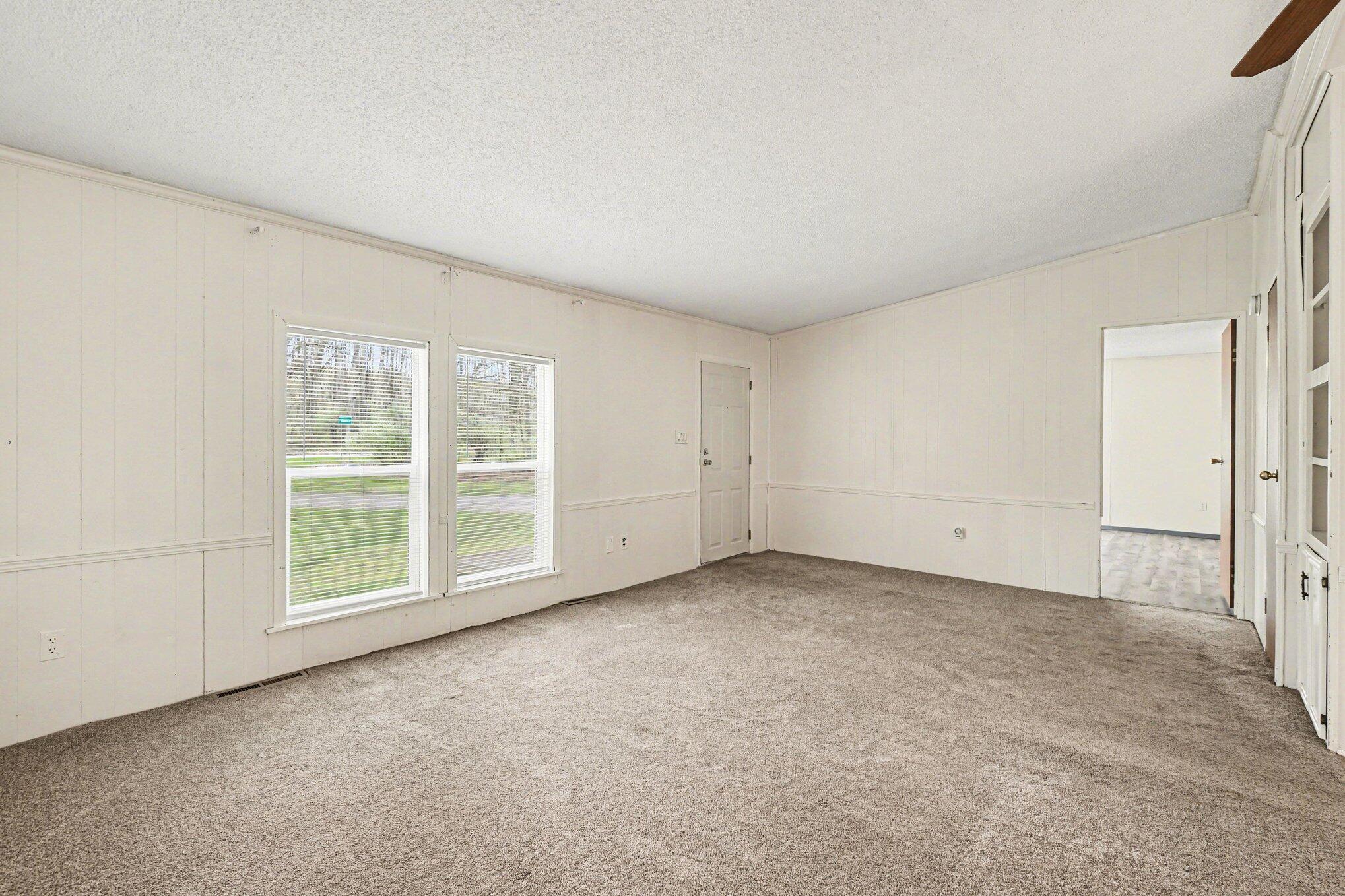 2418 Lincoln Road Allegan, MI 49010 - Photo 17 of 26 017_file_4525