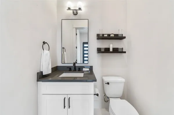 $4,800 | 620 East 26th Street, Houston, TX 77008