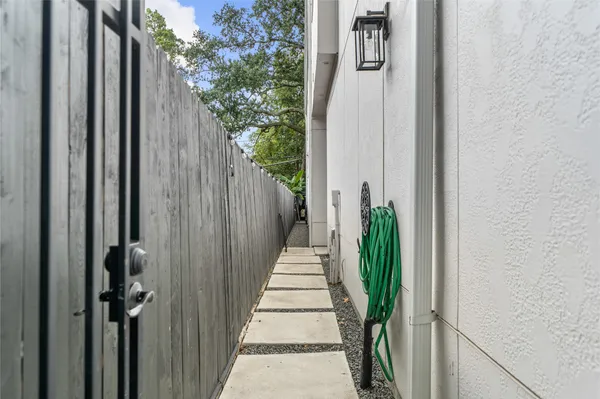 $4,800 | 620 East 26th Street, Houston, TX 77008