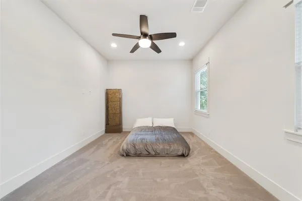 $4,800 | 620 East 26th Street, Houston, TX 77008