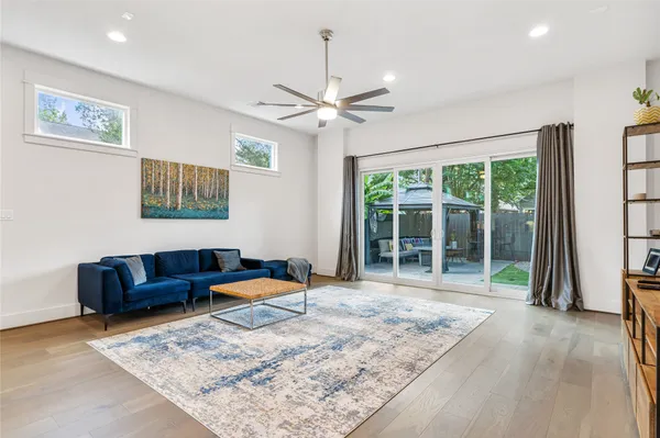 $4,800 | 620 East 26th Street, Houston, TX 77008
