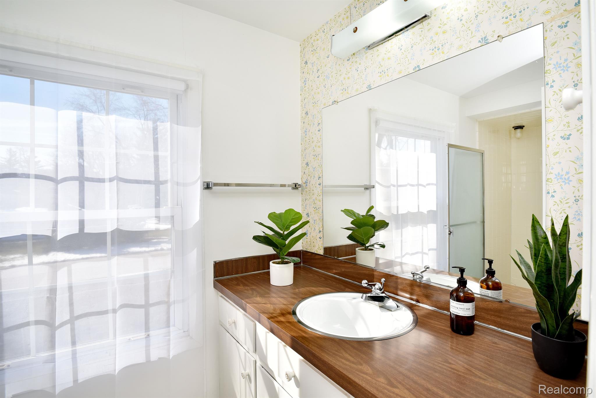 20232 Old Coach Road Franklin, MI 48025 - Photo 16 of 28 Primary Suite Bathroom