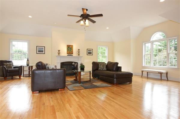 7 Elmbrook Road Bedford, MA 01730 - Photo 6 of 30 Gallery Image 6