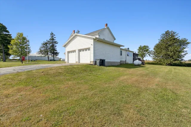 $559,900 | 8548 East Edwardsville Road, German Valley, IL 61039