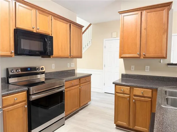 $2,300 | 349 Creek Manor Way, Suwanee, GA 30024