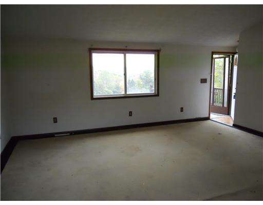 713 Sycamore Road Sewickley, PA 15143 - Photo 2 of 16 Living Room.