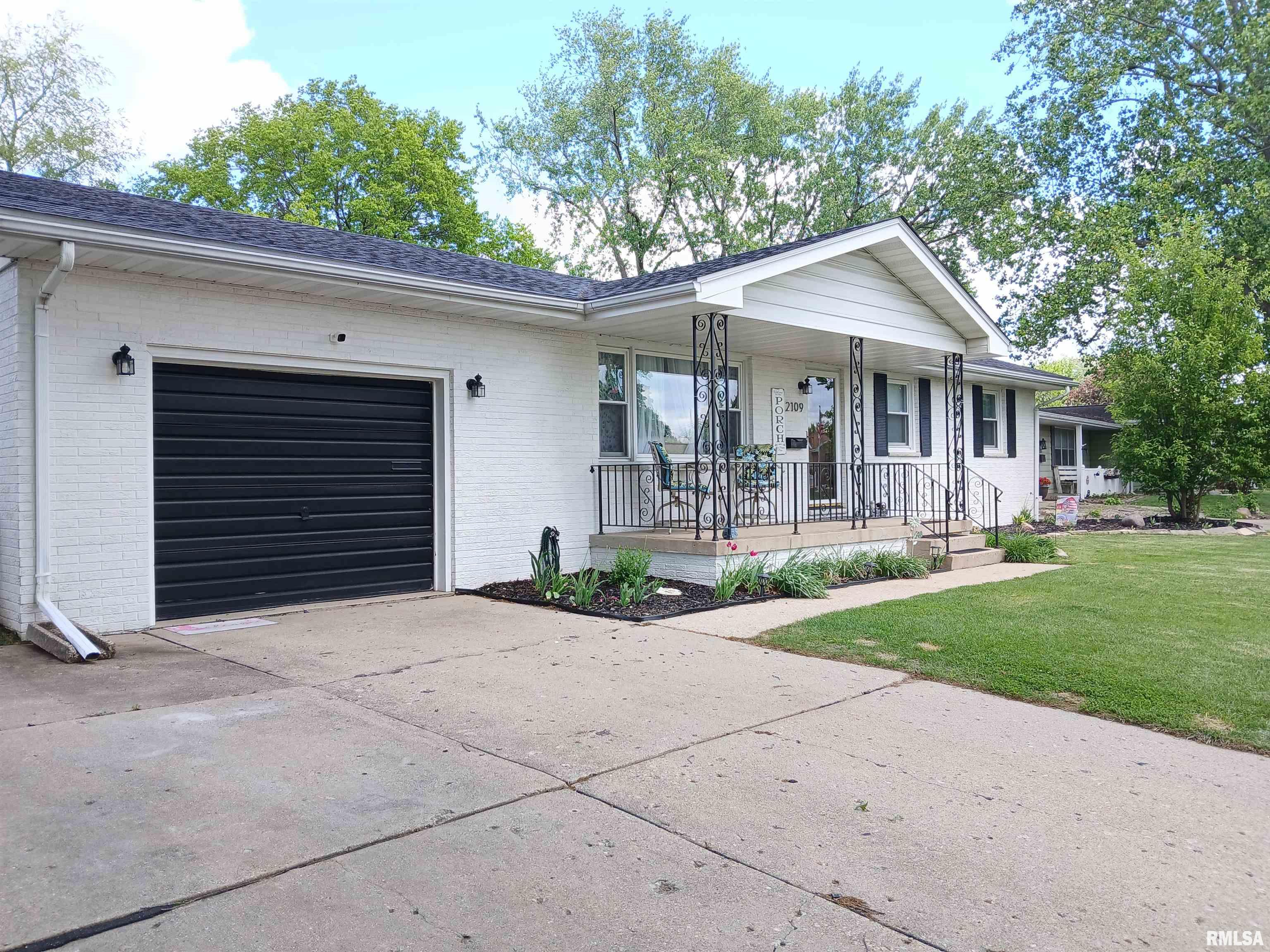 2109 Keokuk Road Springfield, IL 62702 - Photo 3 of 38