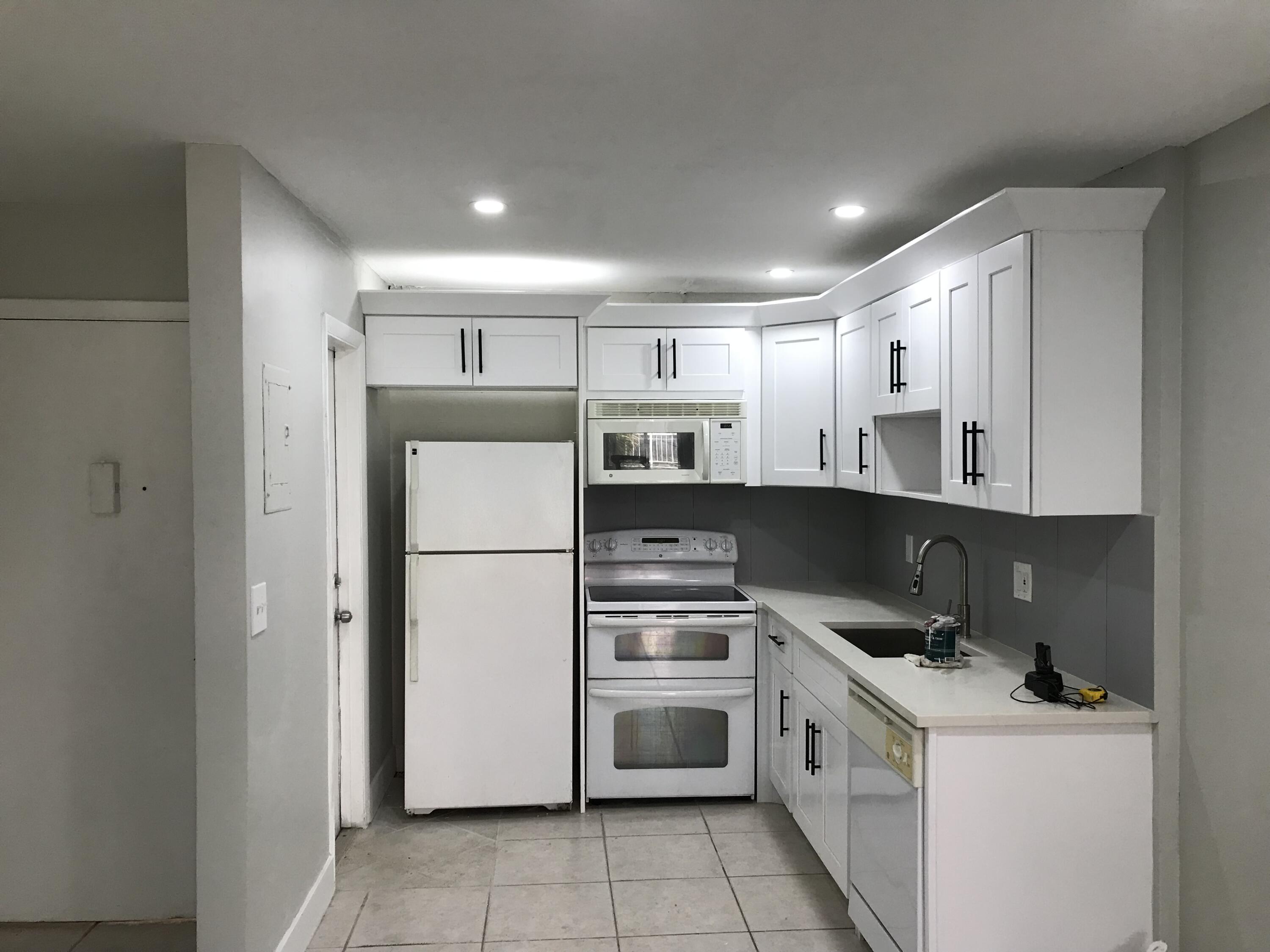 618 Northwest 13th Street, Unit 28 Boca Raton, FL 33486 - Photo 2 of 7 IMG_6256