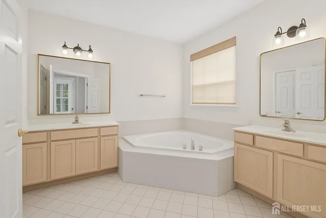 $725,000 | 18 Hartack Road, Manalapan, NJ 07726