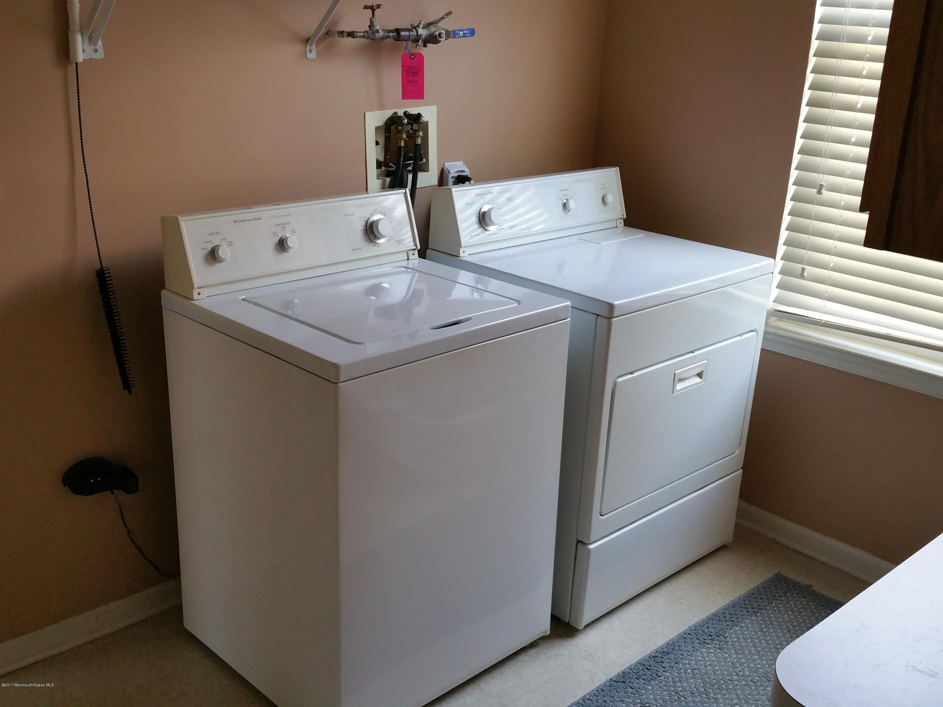 2573 Curriers Place Manasquan, NJ 08736 - Photo 12 of 18 20160829_122554