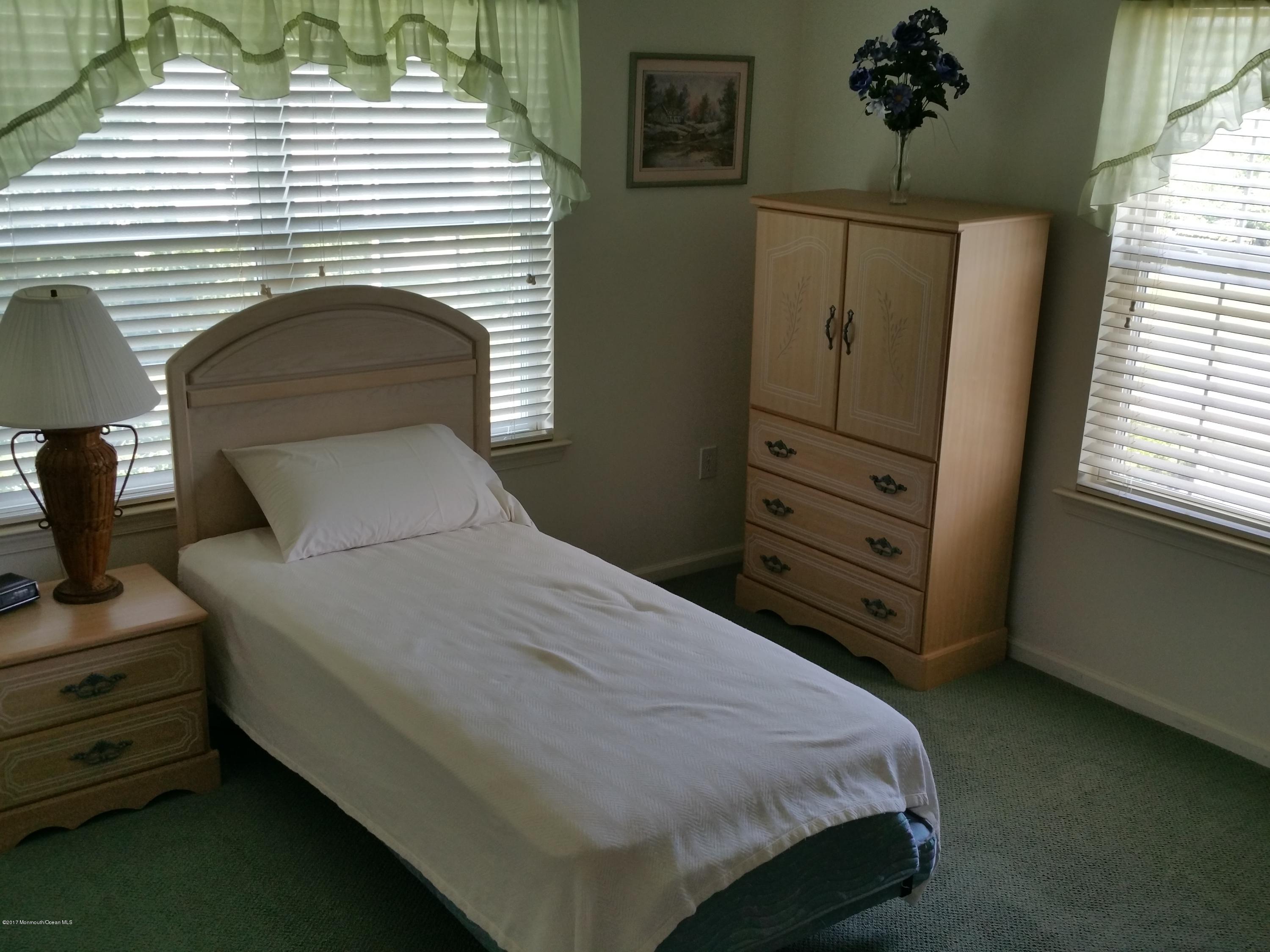 2573 Curriers Place Manasquan, NJ 08736 - Photo 14 of 18 20160829_122647