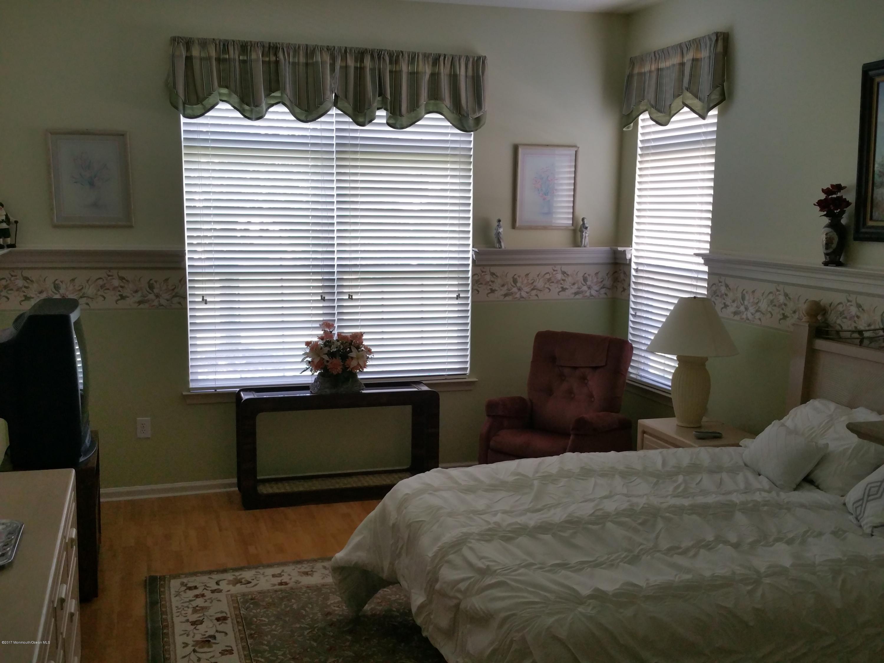 2573 Curriers Place Manasquan, NJ 08736 - Photo 5 of 18 20160829_122228