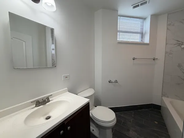 $2,287 | 4832 North Winthrop Avenue, Unit 2W, Chicago, IL 60640