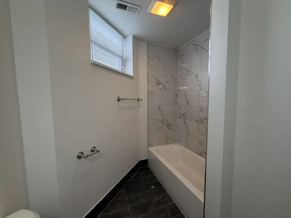 $2,287 | 4832 North Winthrop Avenue, Unit 2W, Chicago, IL 60640