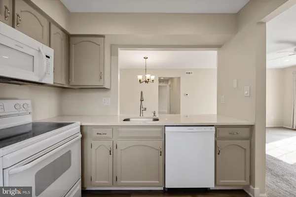 $1,950 | 1676 B 1676b-b Thornwood Dr Mount, Mount Laurel, NJ 08054