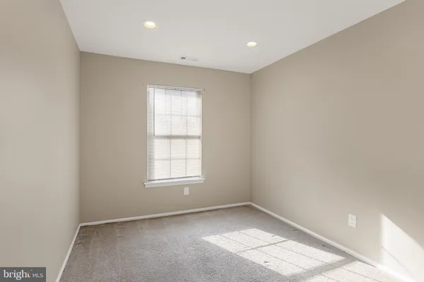 $1,950 | 1676 B 1676b-b Thornwood Dr Mount, Mount Laurel, NJ 08054