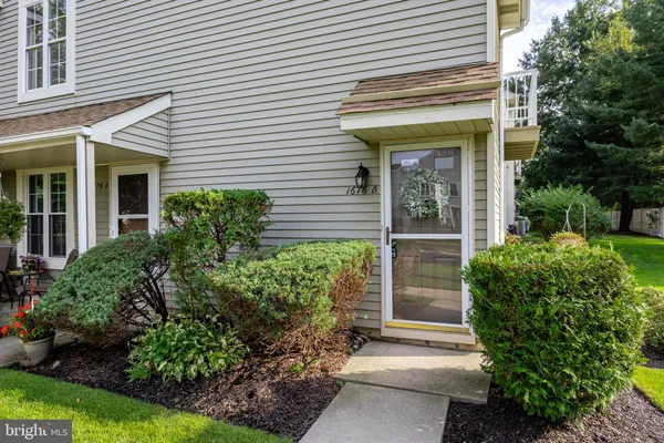 $1,950 | 1676 B 1676b-b Thornwood Dr Mount, Mount Laurel, NJ 08054