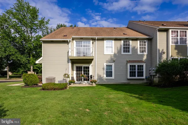 $1,950 | 1676 B 1676b-b Thornwood Dr Mount, Mount Laurel, NJ 08054