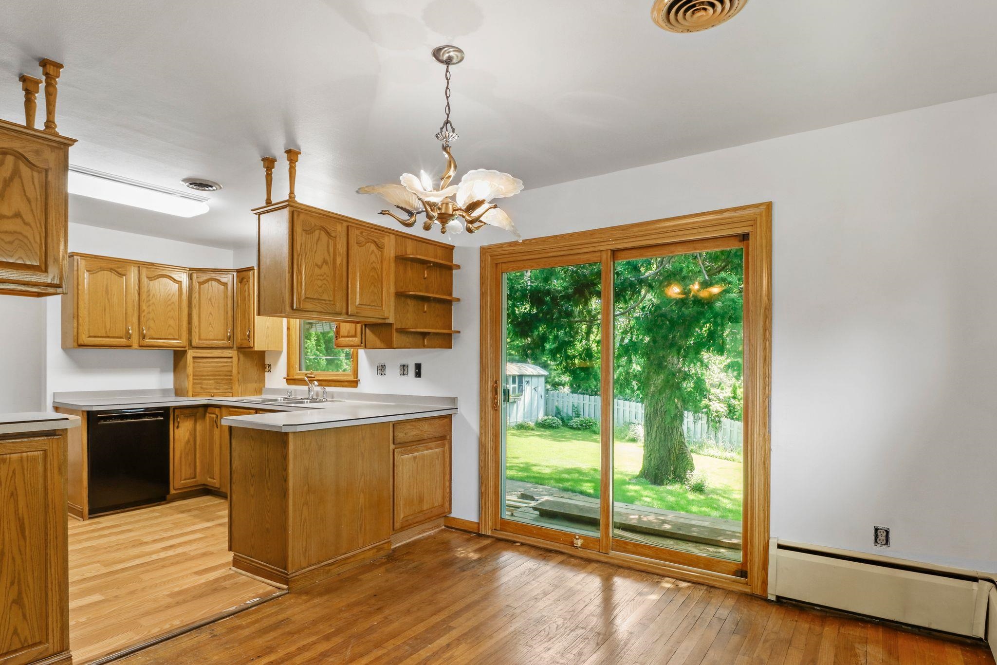 3609 Hovde Road Madison, WI 53704 - Photo 8 of 34