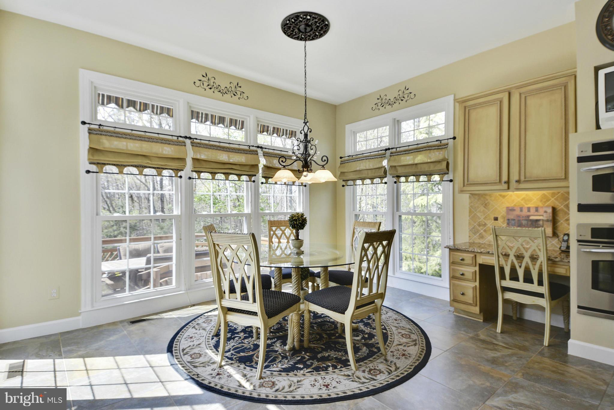 12209 Windsor Hall Way Herndon, VA 20170 - Photo 5 of 30 BREAKFAST ROOM