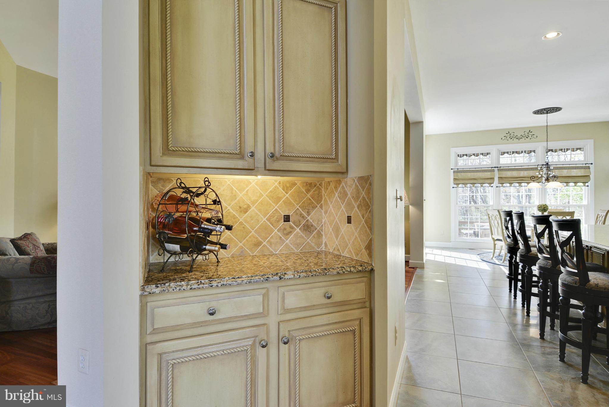 12209 Windsor Hall Way Herndon, VA 20170 - Photo 7 of 30 BUTLER'S PANTRY