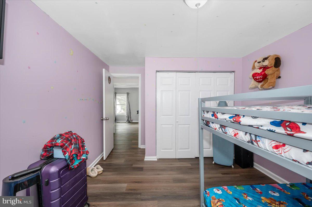 1864 Murdock Court Frederick, MD 21702 - Photo 21 of 39 a room with toys and wooden floor