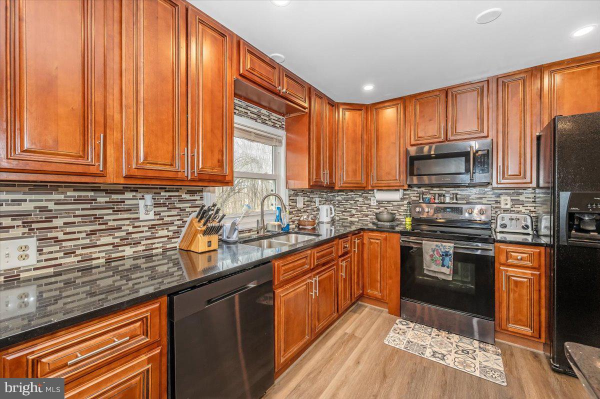 1864 Murdock Court Frederick, MD 21702 - Photo 9 of 39 a kitchen with stainless steel appliances granite countertop a sink a stove and a refrigerator