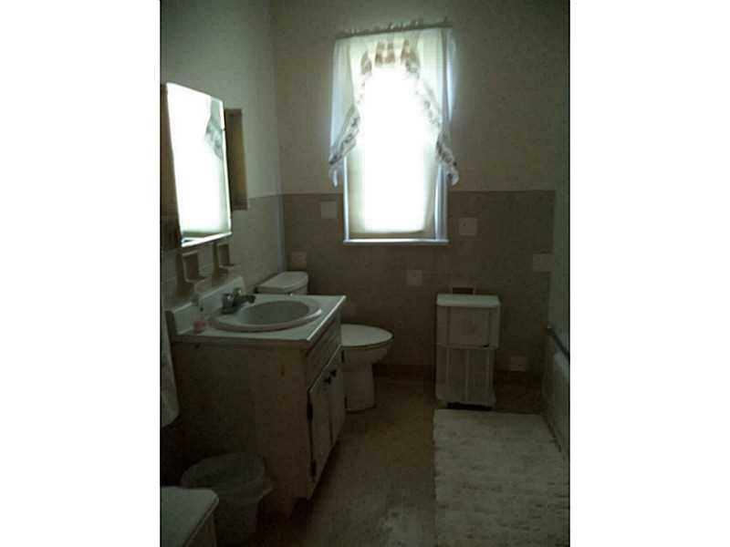1237 Rosecrest Avenue Monessen, PA 15062 - Photo 9 of 17 Full Bath. Nice bright bathroom on the main floor
