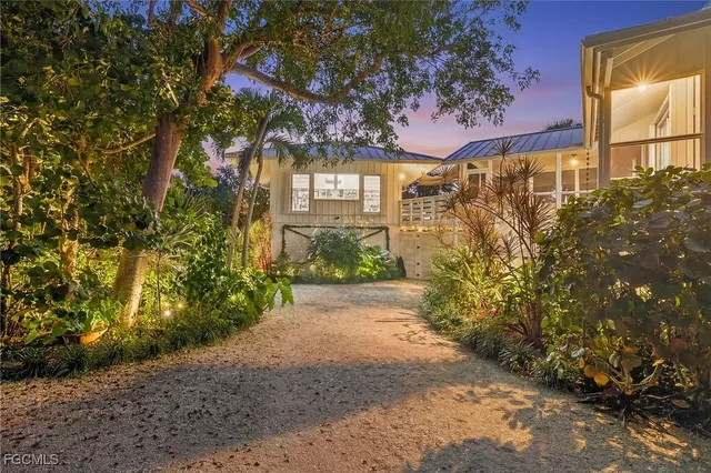 a view of a pathway of a building