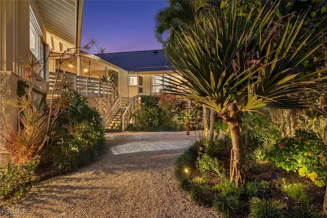 a view of a pathway both side of building