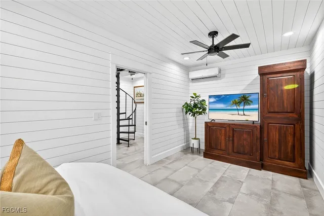 a en suite spacious bathroom with a tub shower and mirror