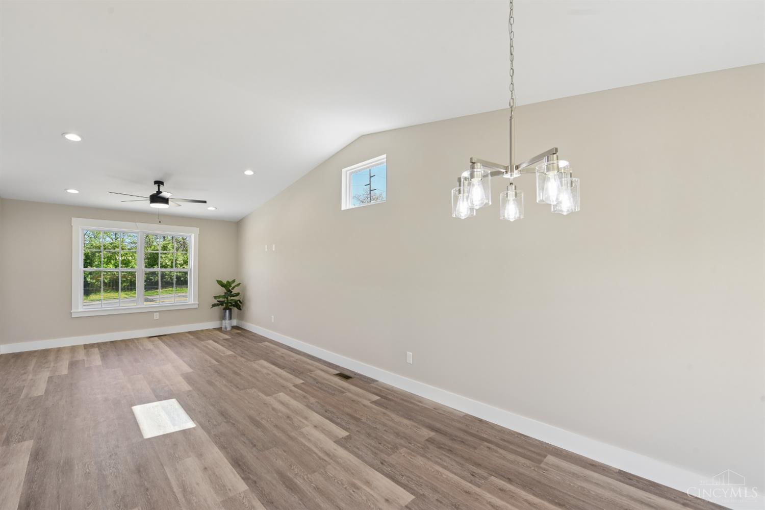 1115 Compton Road Cincinnati, OH 45231 - Photo 7 of 47