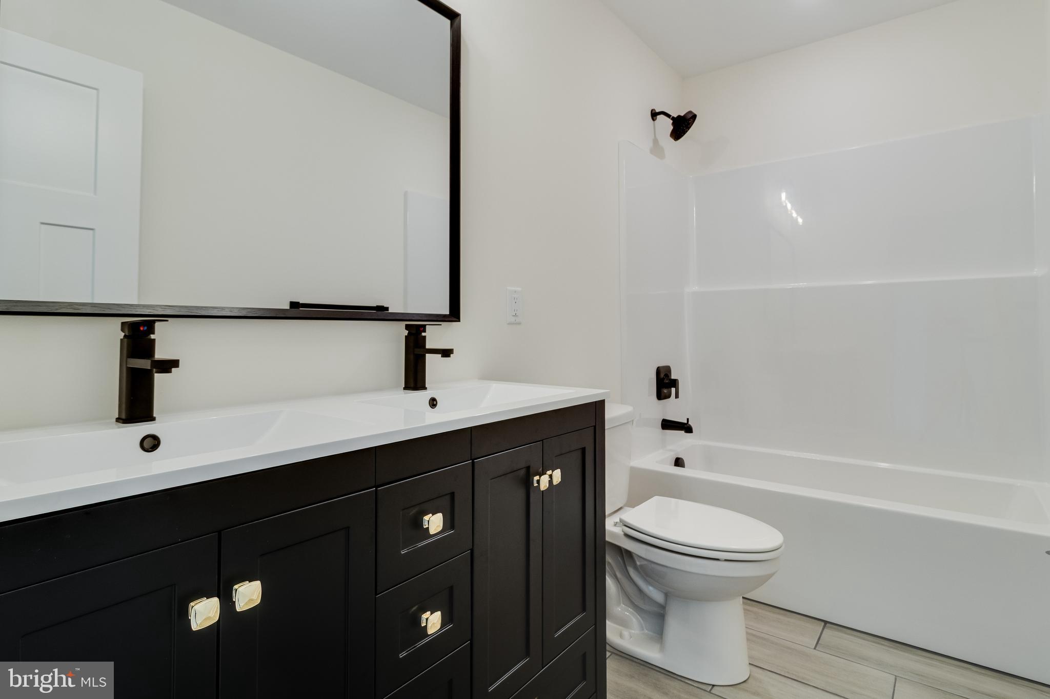 4321 Young Road Waldorf, MD 20601 - Photo 39 of 48 Full hallway bath